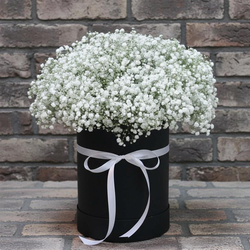 Цветочная композиция из Гипсофила в шляпной коробке в Ивановское