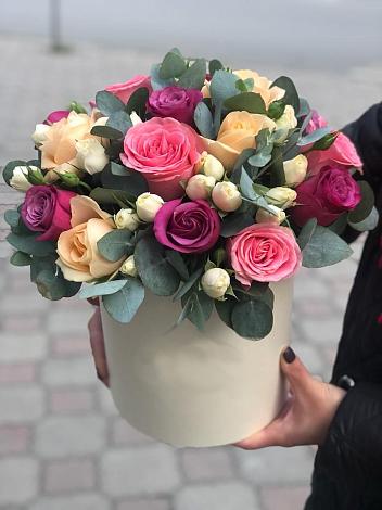 Цветочная композиция из Розы в шляпной коробке в Ивановское
