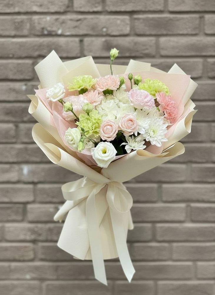 Букет цветов из: Гвоздики, Розы, Лизиантусы и Хризантемы в Ивановское