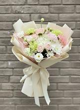 Букет цветов из:  Гвоздики, Розы, Лизиантусы и Хризантемы #REPLACE_PRED# Ивановское