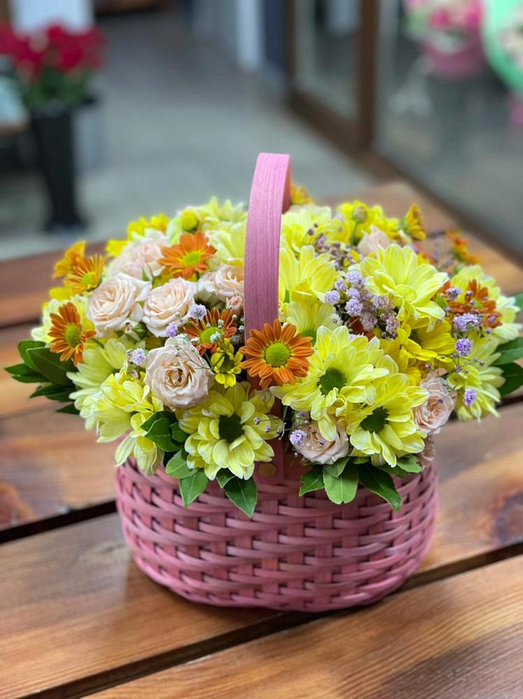 Цветочная композиция из Хризантемы и Розы в корзине в Ивановское