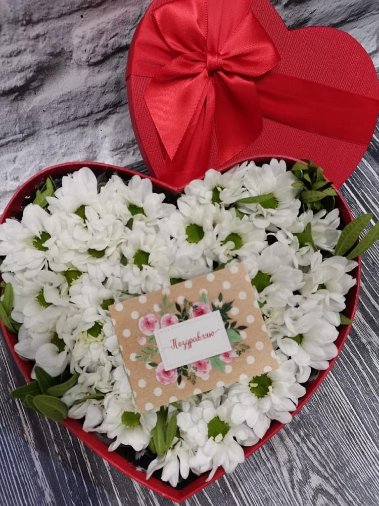 Цветочная композиция из Хризантемы в виде сердца в Ивановское